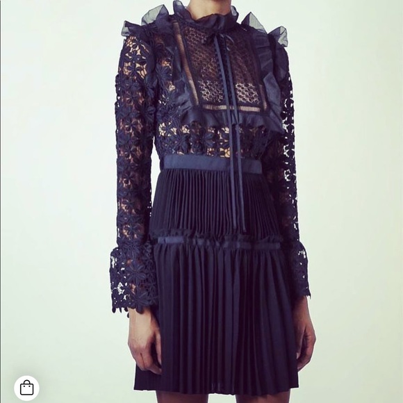 Long sleeve lace dress - Picture 2 of 4